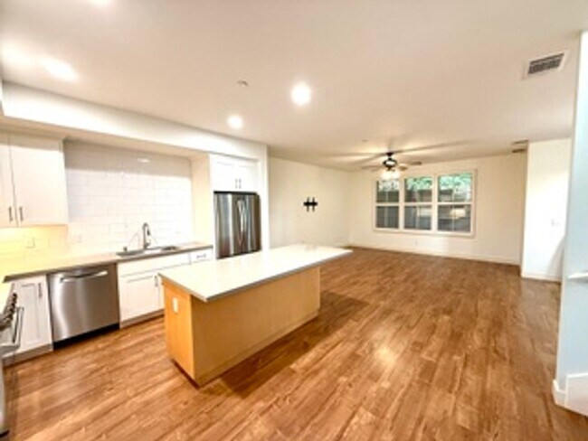 912 Lundy Ln Scotts Valley, CA 95066 photo 2