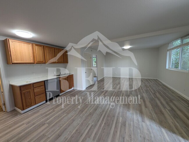 3931 Harbel Dr NE Bremerton, WA 98310 photo 5
