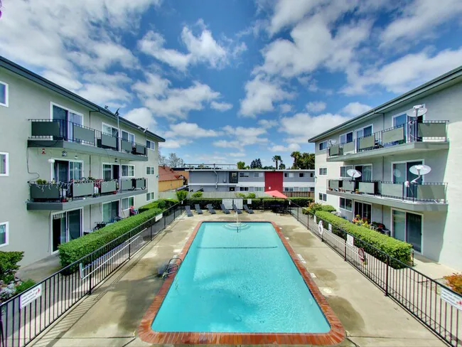 PARKWEST APARTMENTS photo 4