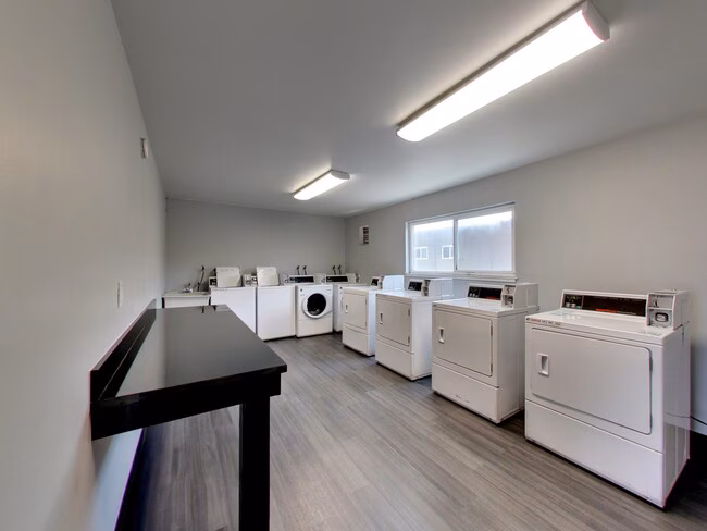 PARKWEST APARTMENTS photo 3