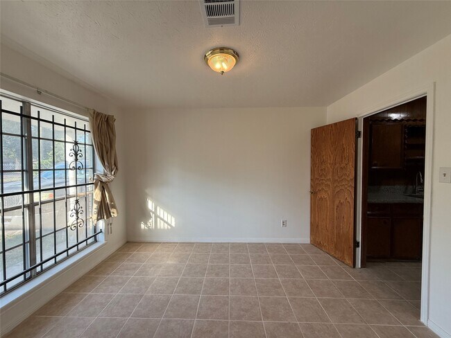 7325 Ley Road, Houston, TX 77028 photo 4