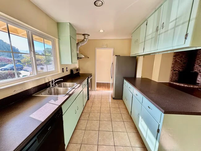 4367 Nelson Dr Richmond, CA 94803 photo 5