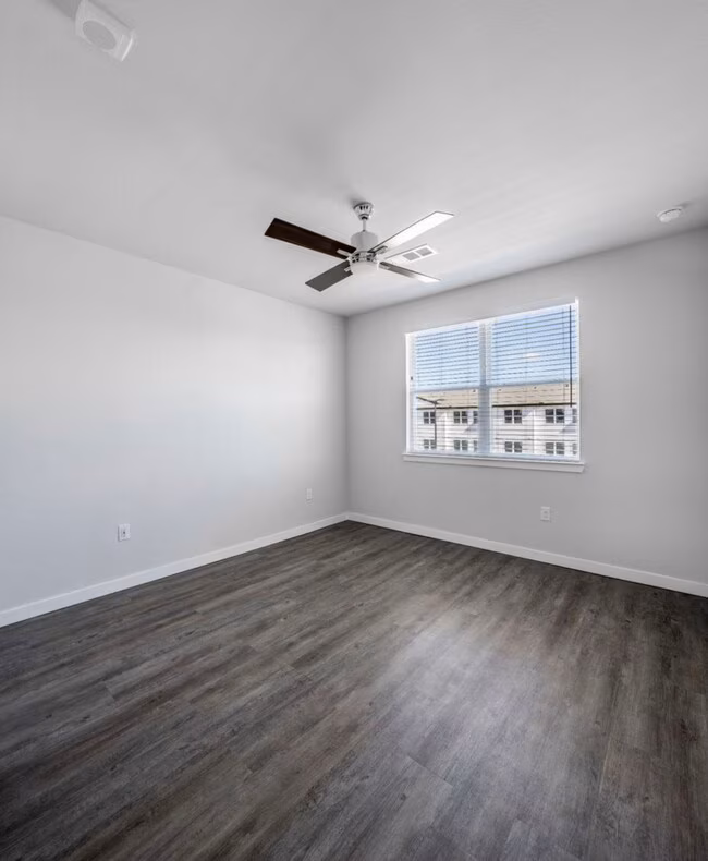 295 E Wilco Hwy Hutto, TX 78634 photo 4