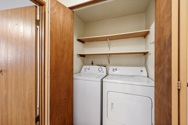 River Glen Apartments photo 4