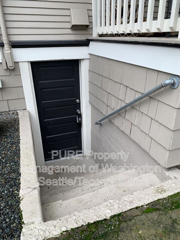2BD/1BA Garden Apartment Minutes from the Lake photo 2