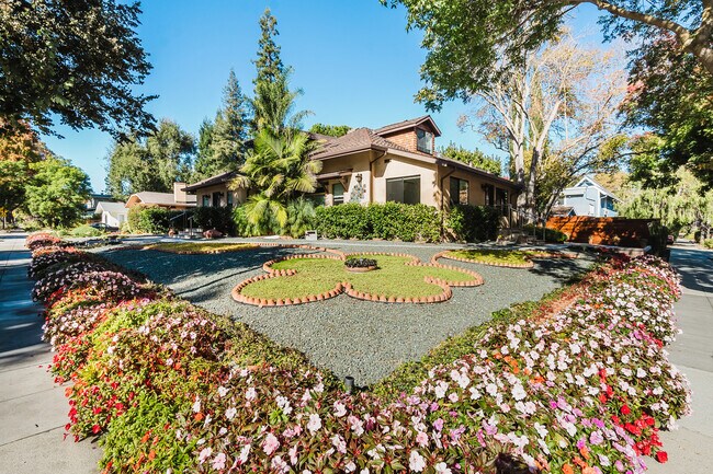 251 Middlefield Rd Palo Alto, CA 94301 photo 3