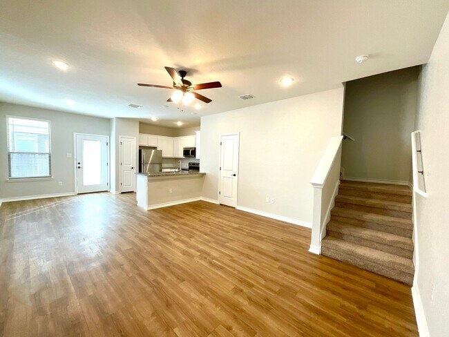 10346 Lynwood Branch San Antonio, TX 78245 photo 4