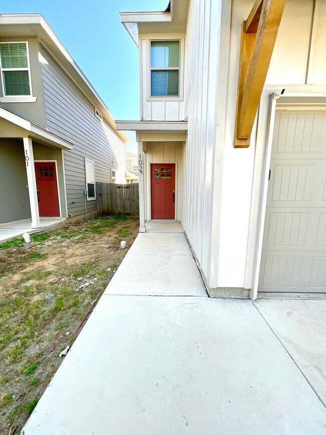 10346 Lynwood Branch San Antonio, TX 78245 photo 2