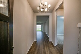 128 Ridgeview Ct Georgetown, TX 78628 photo 2