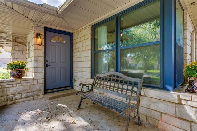 2051 Marydale Drive, Dallas, TX 75208 photo 3