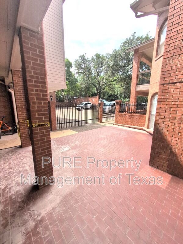 3200 Duval St Austin, TX 78705 photo 4
