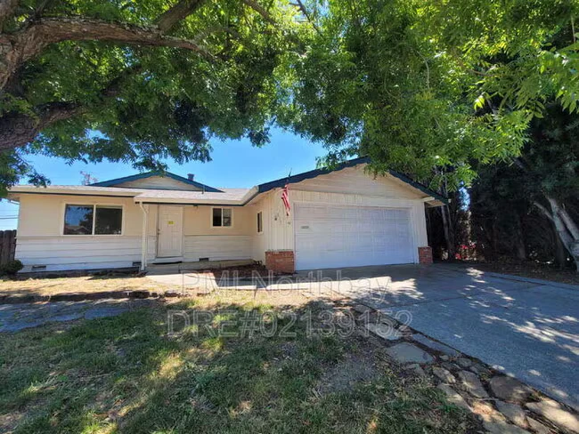1325 Canterbury Dr Fairfield, CA 94533 photo 2