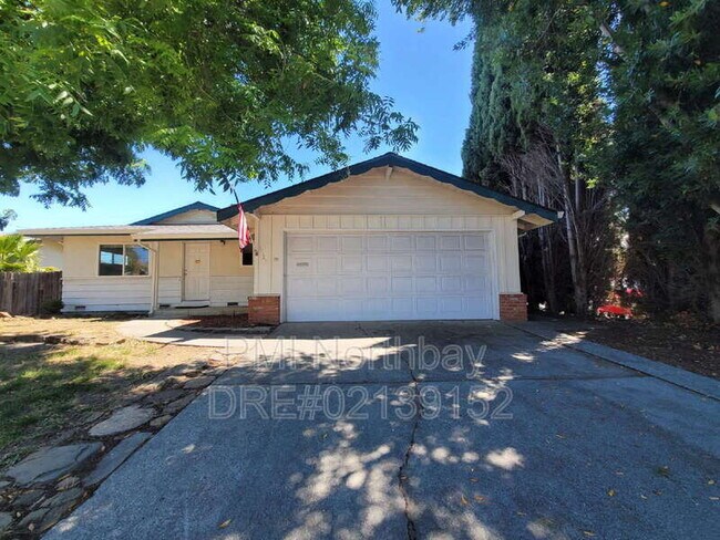 1325 Canterbury Dr Fairfield, CA 94533 photo 2