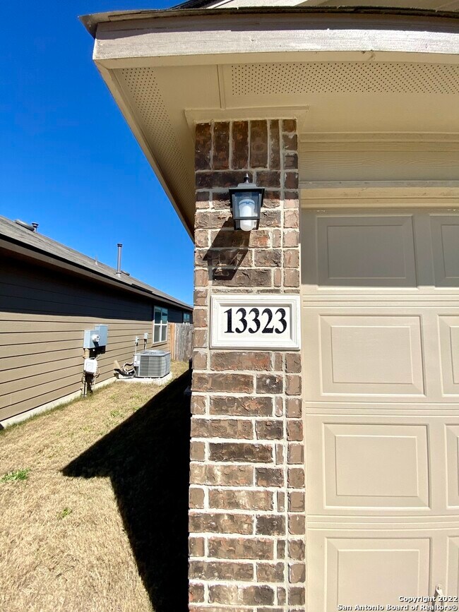 13323 Hackney Pony San Antonio, TX 78254 photo 3