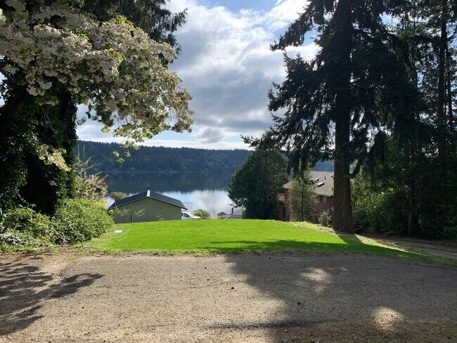 6056 Illahee Road NE Bremerton, WA 98311 photo 2
