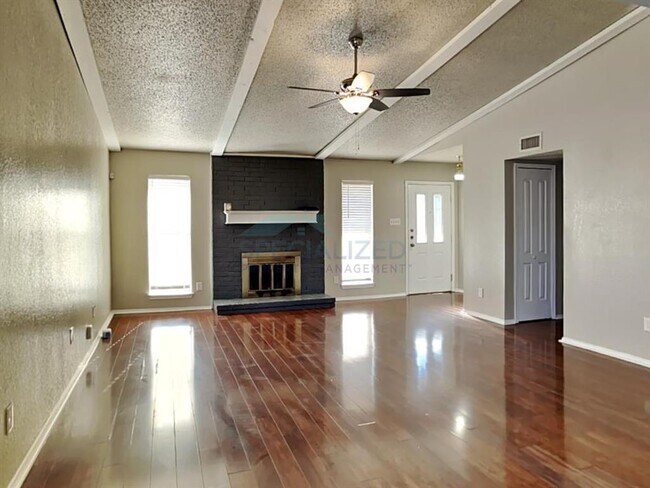 1617 Golden Grove Drive, Mesquite, TX 75149 photo 2