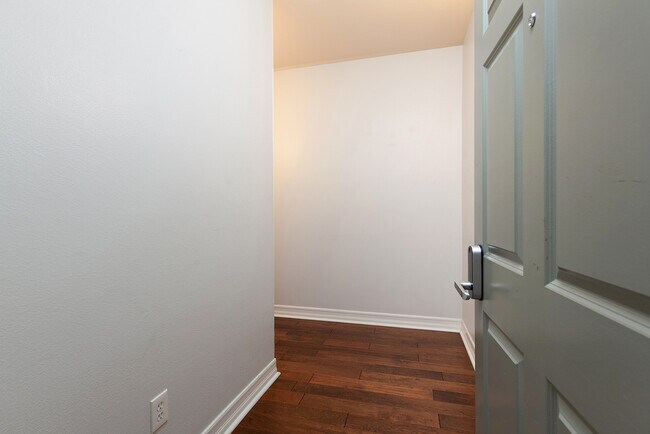 1225 Island Ave San Diego, CA 92101 photo 2