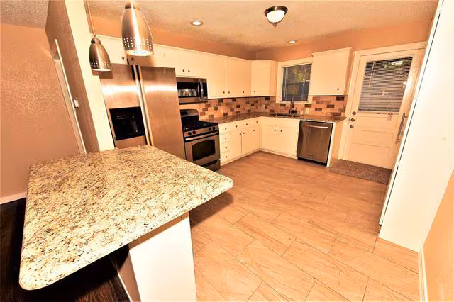 315 Texas St Cedar Hill, TX 75104 photo 4