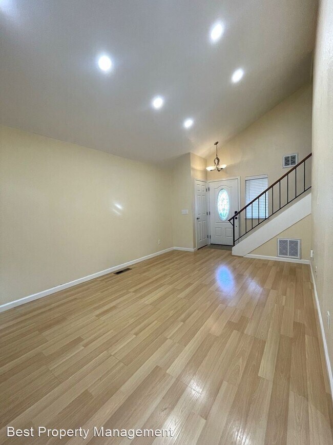 29267 Lone Tree Place photo 4