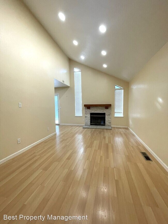29267 Lone Tree Place photo 3