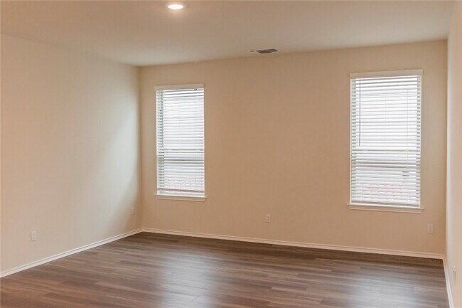 25 Snowy Plover Ln Leander, TX 78641 photo 4