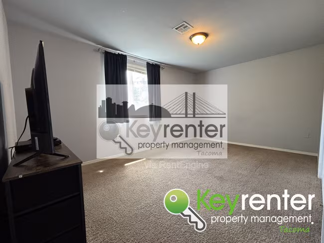 6526 S D St photo 2