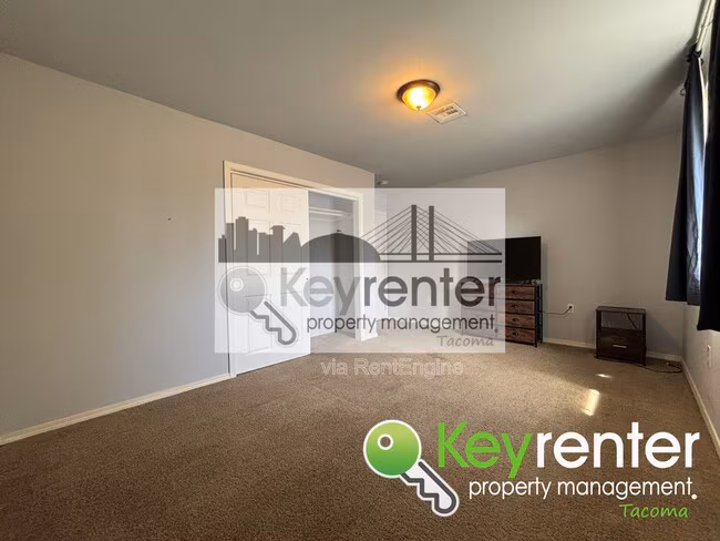 6526 S D St photo 3
