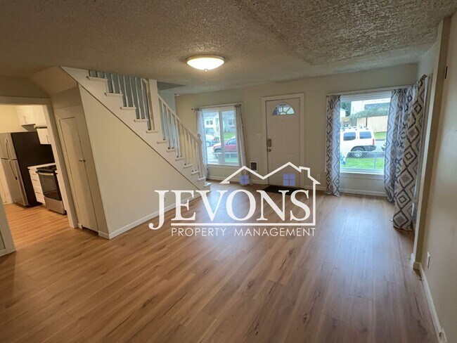 723 South Sprague Avenue, Tacoma, WA 98405 photo 3