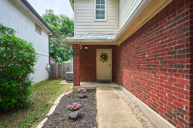 1582 Parkfield Circle, Round Rock, TX 78664 photo 3
