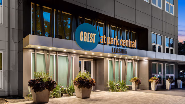 Crest at Park Central photo 2