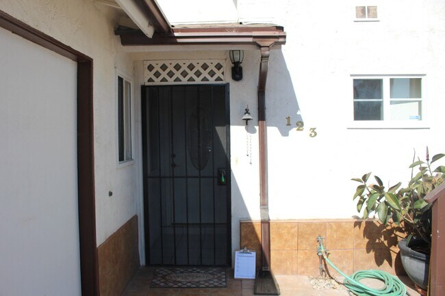 Frontier Dr. photo 4