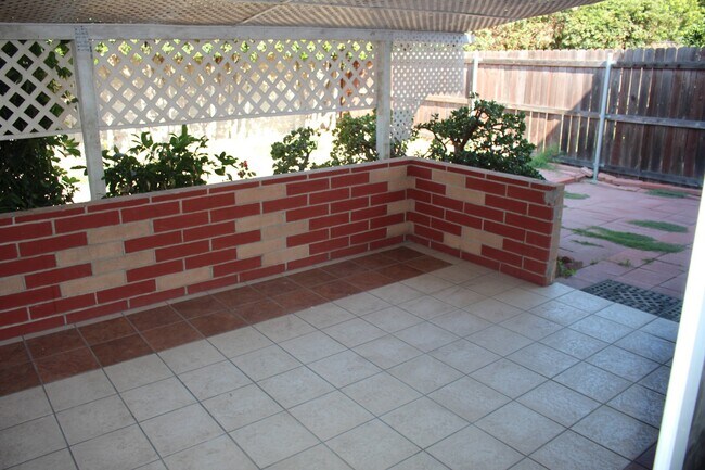 Frontier Dr. photo 5