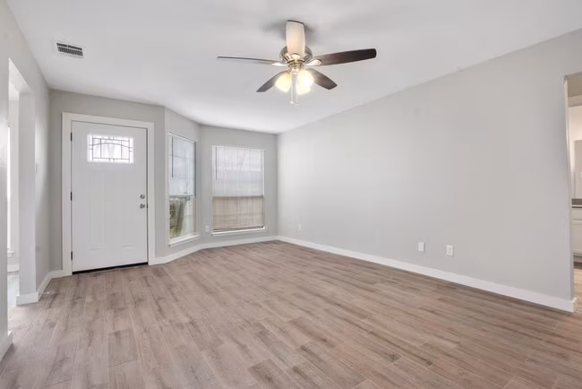 9011 Sanger Dr Austin, TX 78748 photo 2