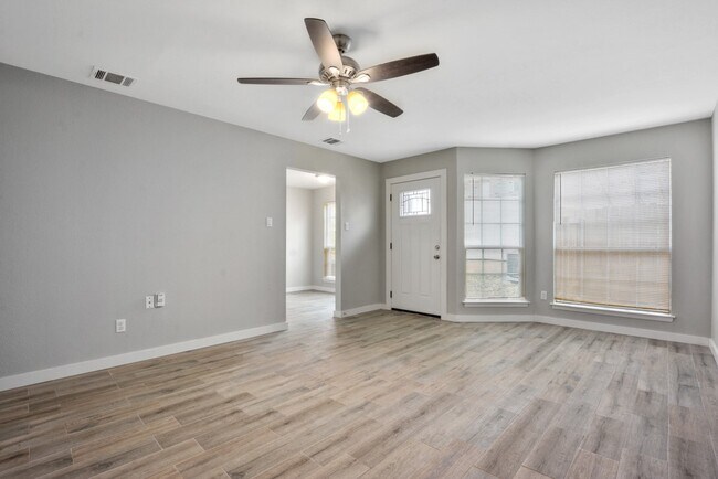9011 Sanger Dr Austin, TX 78748 photo 3
