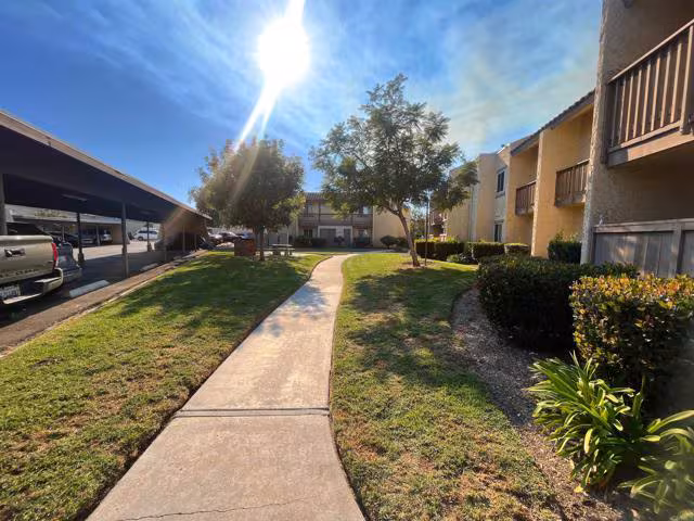 2 Bedrooms 2 full bathrooms condo in San Diego CA photo 2