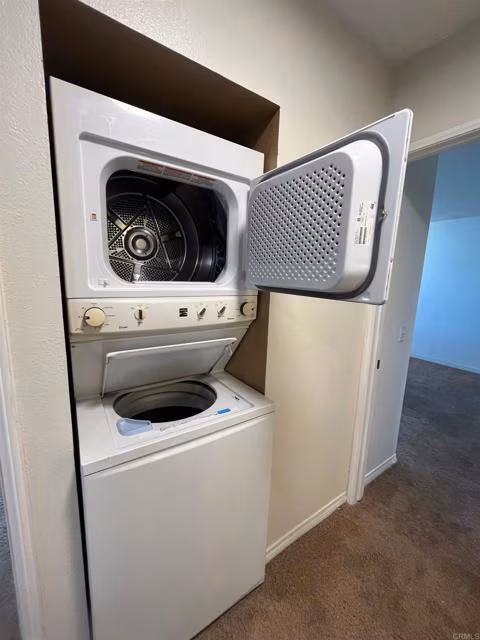 2 Bedrooms 2 full bathrooms condo in San Diego CA photo 3
