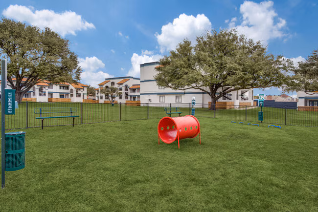 Mateo Apartment Homes photo 4