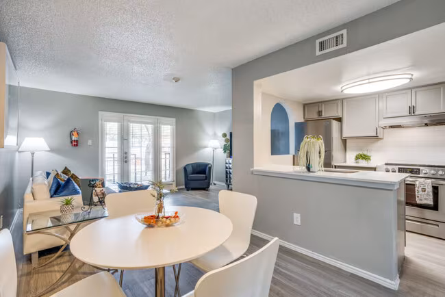 Mateo Apartment Homes photo 3
