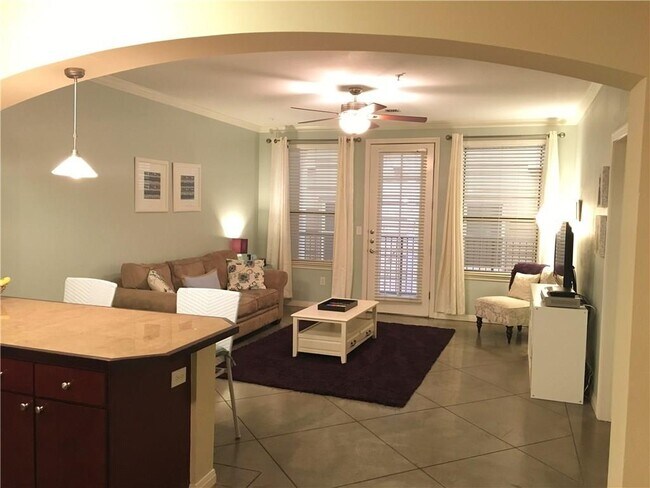 2505 San Gabriel St Austin, TX 78705 photo 2