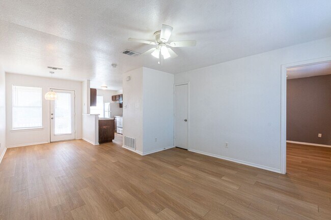5904 Greengate Dr Killeen, TX 76543 photo 3