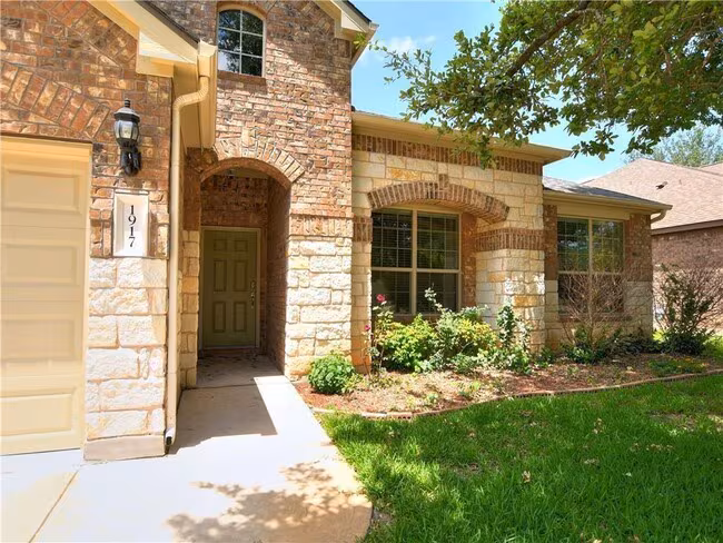 1917 Mary Ella Dr Leander, TX 78641 photo 3