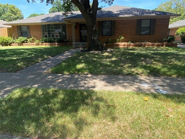 1806 Robin Ln Garland, TX 75042 photo 3