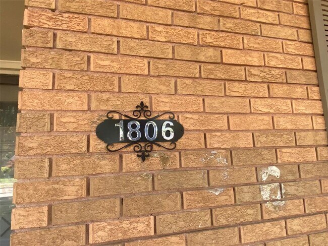 1806 Robin Ln Garland, TX 75042 photo 4