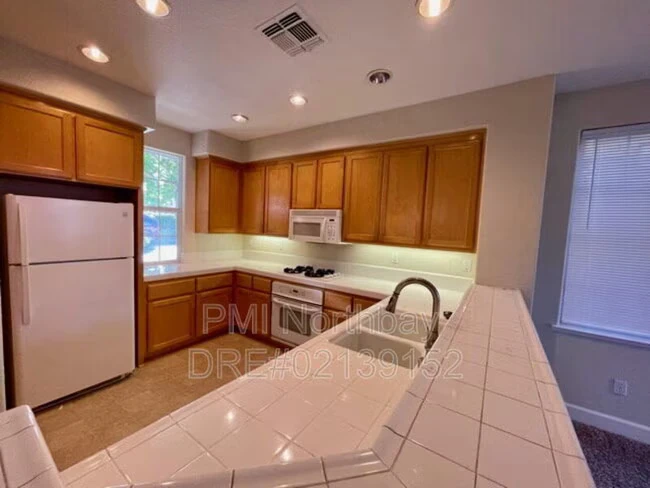 6347 Newhaven Ln Vallejo, CA 94591 photo 4