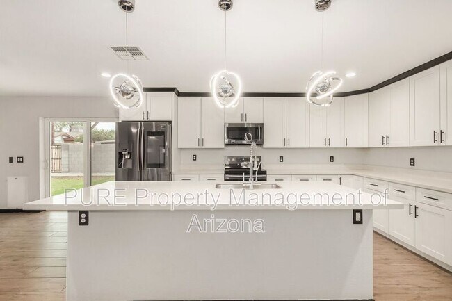 2201 E Montecito Ave Phoenix, AZ 85016 photo 2