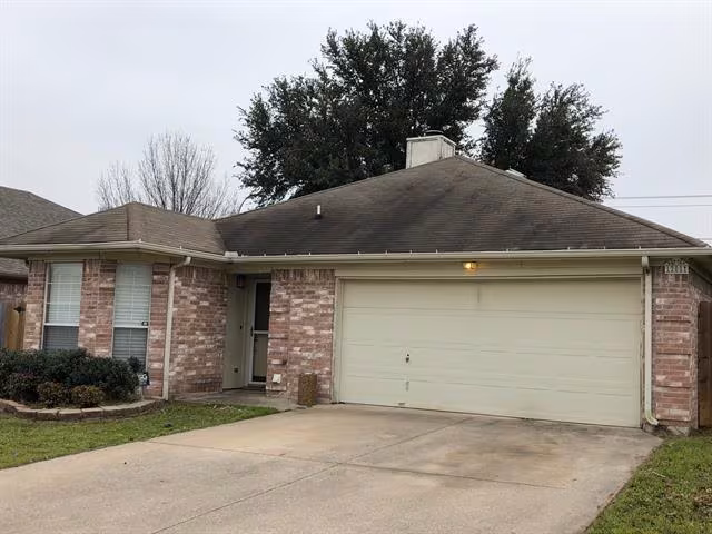 1208 Brookvalley Dr Arlington, TX 76018 photo 2