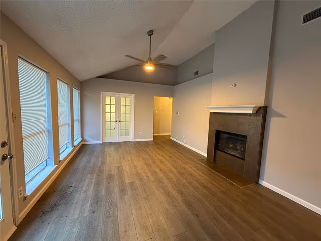 1208 Brookvalley Dr Arlington, TX 76018 photo 4