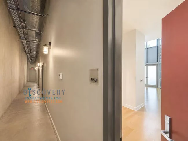 585 9th St Oakland, CA 94607 photo 4