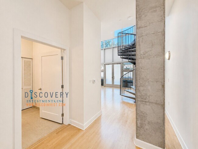 585 9th St Oakland, CA 94607 photo 5