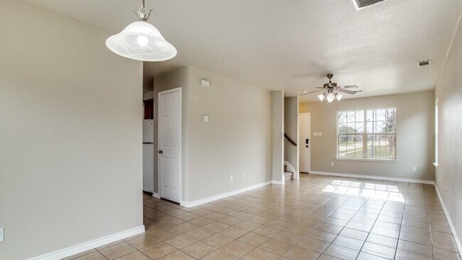 1208 Boxwood Drive, Crowley, TX 76036 photo 3